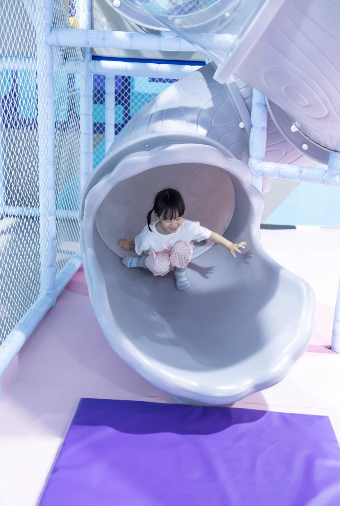 indoor playground slide شريحة ملعب داخلي