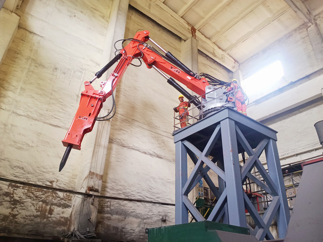 Static Pedestal Boom BHB450: Your Solution for Uninterrupted Crushing Operations Statischer Sockelausleger BHB450: Ihre Lösung für unterbrechungsfreien Brechbetrieb