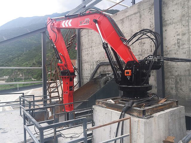 WHC880 Stationary Pedestal Rockbreaker System: Eliminate Crusher Downtime WHC880 Stationäres Steinbrechersystem mit Sockel: Eliminiert Ausfallzeiten des Brechers