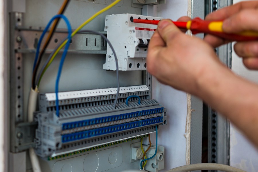 Precautions for wiring اقدامات احتیاطی برای سیم کشی