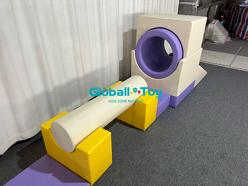 Commercial Soft Play Set with Ball Pit and Slide for Rentals Ensemble de jeu souple commercial avec piscine à balles et toboggan pour la location