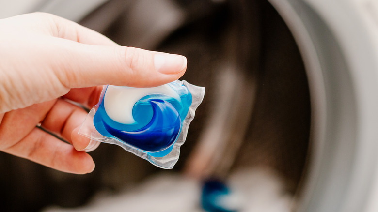 Can I Use Laundry Pods To Hand Wash Clothes 세탁 포드를 사용하여 옷을 손으로 세탁할 수 있나요?