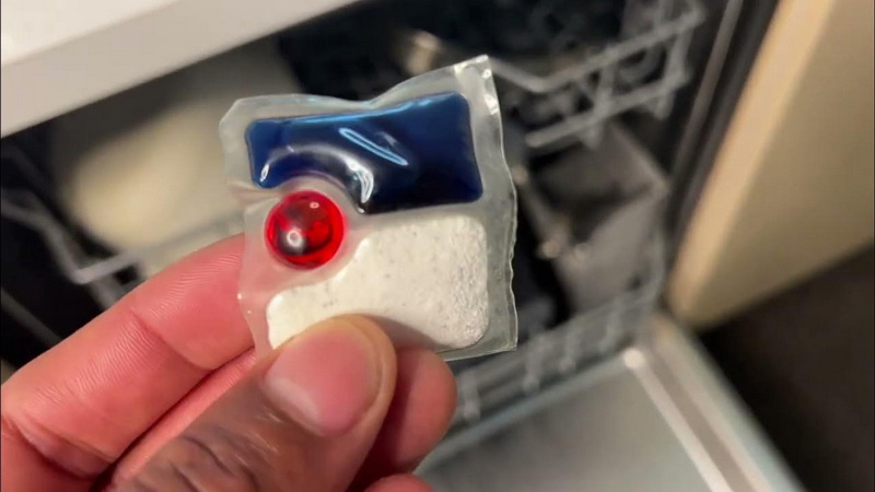 How To Use Finish Dishwasher Cleaner Pods كيفية استخدام كبسولات فينيش لتنظيف غسالة الأطباق