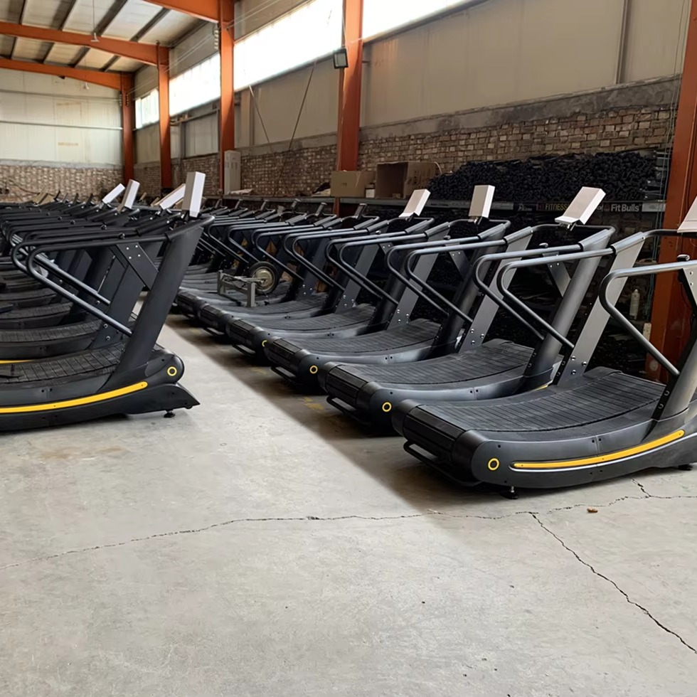 Commercial Self-Powered Curved Treadmil1 Söwda bilen özbaşdak egrilen pyýada ýörelgesi1