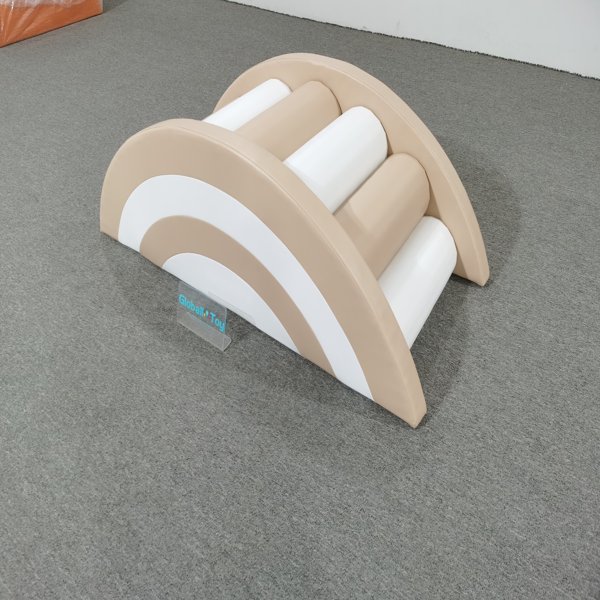 soft-play-rainbow-climber-beige-toddler-gym-indoor-playground-supplier soft-play-rainbow-climber-beige-peutergym-binnenspeeltuin-leverancier