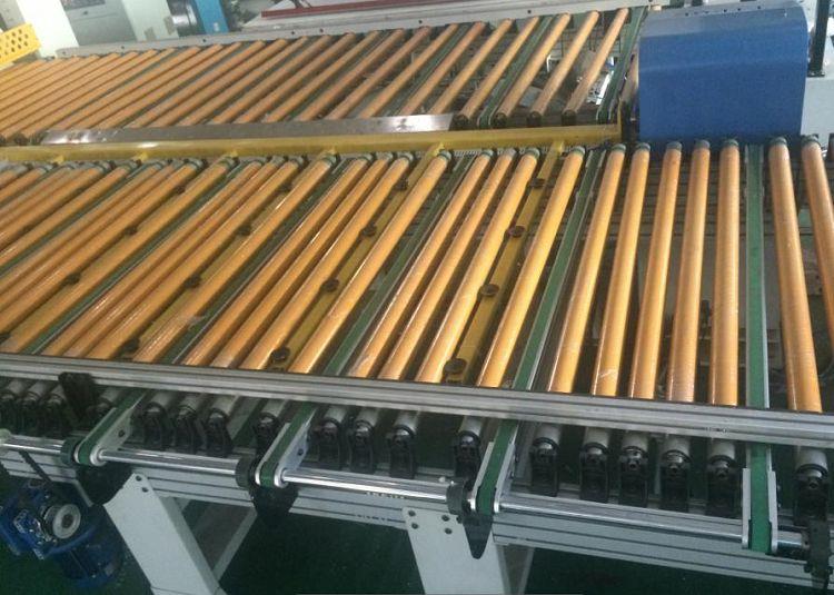 High speed honeycomb board machine Hoëspoed heuningkoekbordmasjien