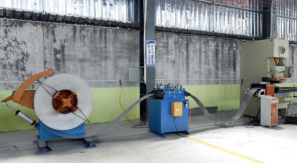 RNC Roll Servo Automatic Feeder RNC-Rollenservo-Automatikzuführung
