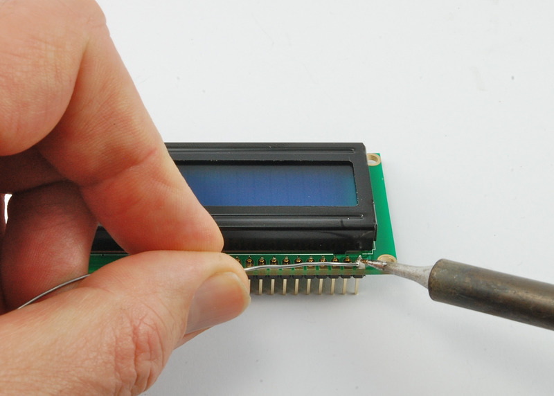 how to solder an LCD display cómo soldar una pantalla LCD