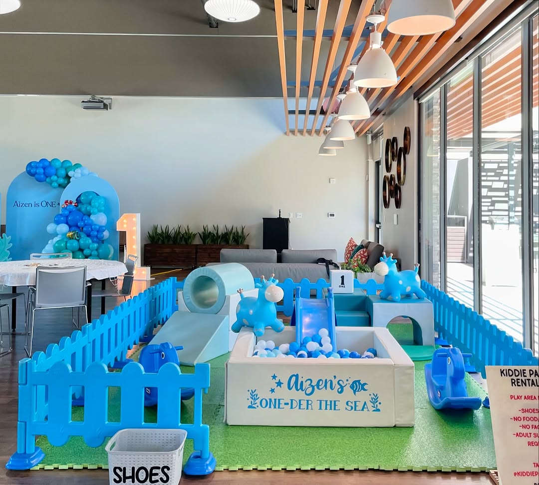 Blue and white soft play packages for kids indoor play Paquetes de juegos blandos en azul y blanco para que los niños jueguen en el interior