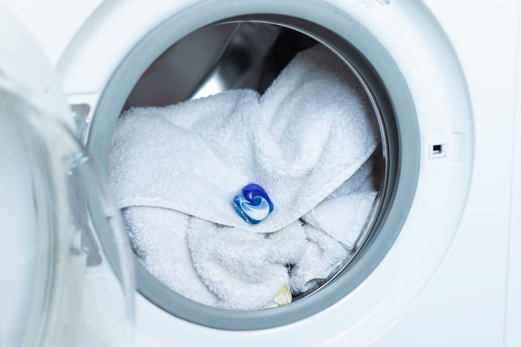 Do I Throw Laundry Pod Directly into Front Load Washer Dois-je jeter la dosette de lessive directement dans la laveuse à chargement frontal