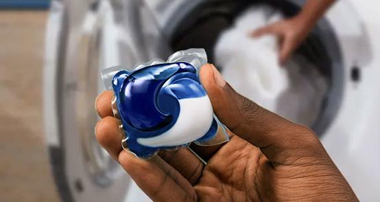 ¿Las vainas de detergente van dentro de la lavadora de carga frontal 1?