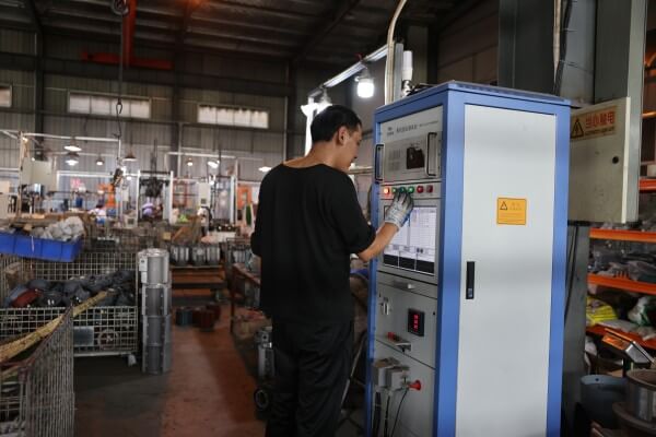 Testing and Quality Control of 3 phase ac induction motor 3상 교류 유도 전동기의 테스트 및 품질 관리