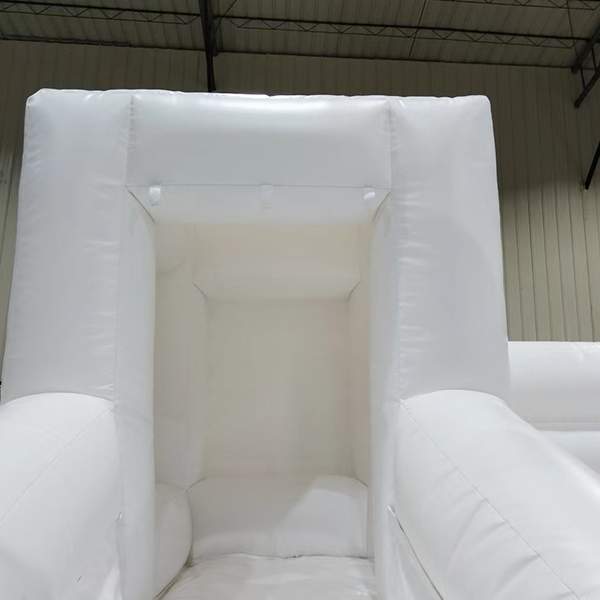 Custom White Bounce House With Slide And Turrets For Children Supplier Maßgeschneiderte weiße Hüpfburg mit Rutsche und Türmchen für Kinderlieferant