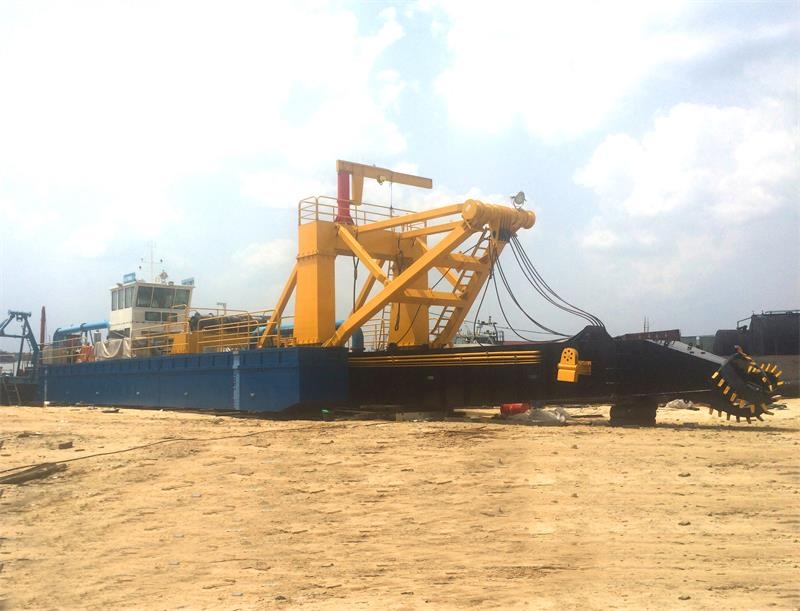 What is a cutter suction dredger? Was ist ein Schneidsaugbagger?