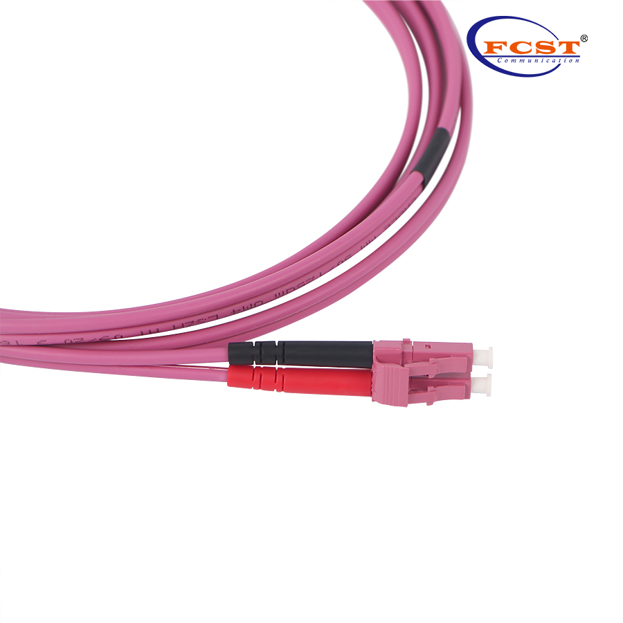 LCUPC-LCUPC Duplex OM4 2m LSZH 2.0mm Câble de raccordement à fibre optique