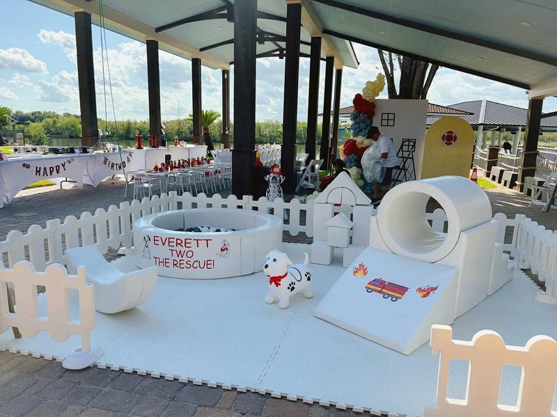 white carousel play juego de carrusel blanco