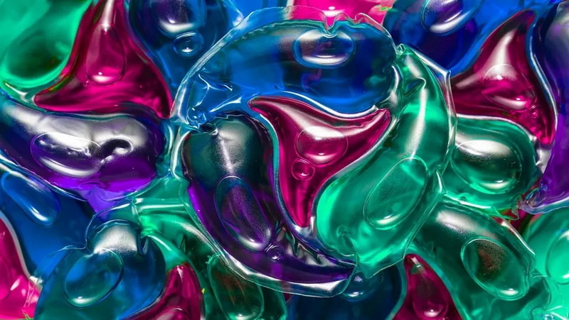 How Pods Contribute to Microplastic Pollution كيف تساهم القرون في التلوث بالبلاستيك الدقيق
