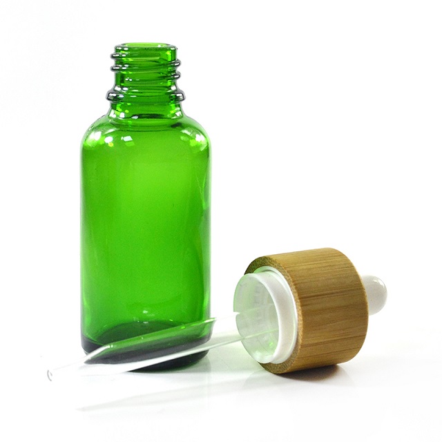 Glass dropper bottle with bamboo lid Tropfflasche aus Glas mit Bambusdeckel