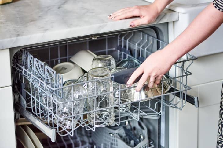 Are Wilton Cookie Sheets Dishwasher Safe האם גליונות קוקי Wilton בטוחים למדיח כלים