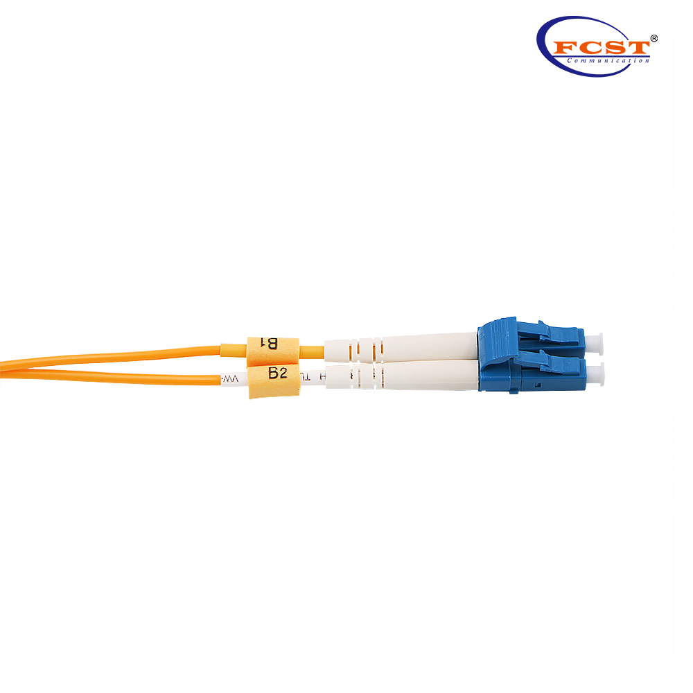 Cable de conexión de fibra óptica SC / APC-LC / UPC dúplex monomodo 3,0 mm 1 m PVC G652D