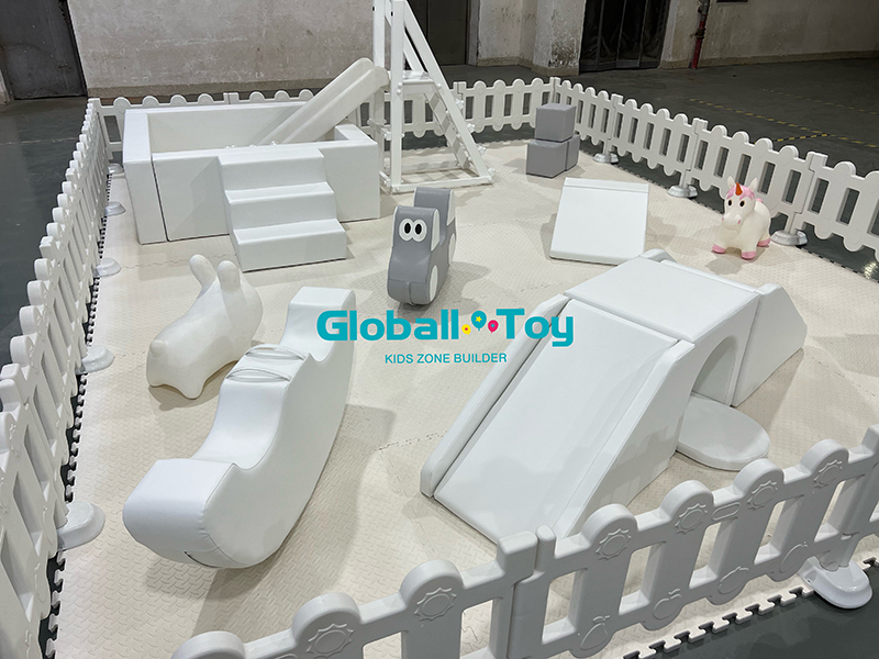 Indoor Soft Play Equipment with Slide Equipo de juego suave para interiores con tobogán