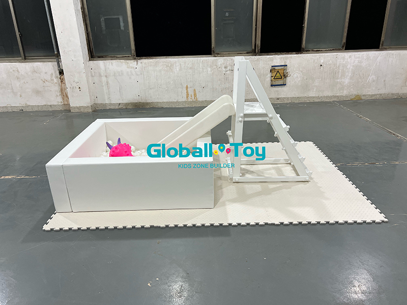 Indoor Foam Play Set with Ball Pit for Kids Conjunto de jogos de espuma interna com piscina de bolinhas para crianças