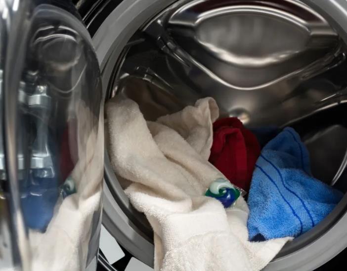 Adakah Anda Meletakkan Tide Pod Terus ke dalam Mesin Basuh
