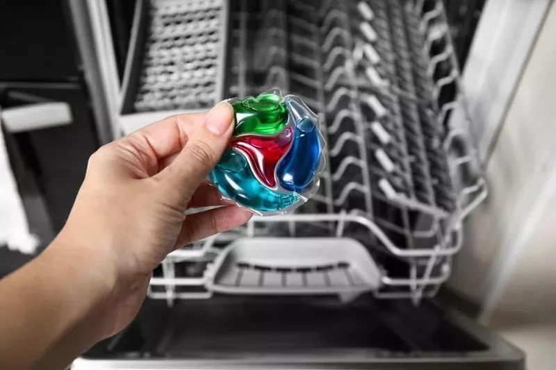 Can You Throw A Dishwasher Pod in The Bottom هل يمكنك رمي حجرة غسالة الأطباق في الأسفل؟