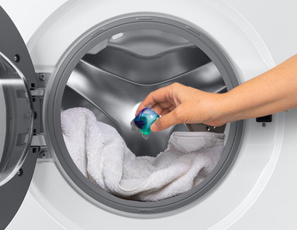 Cómo usar vainas de detergente para lavandería