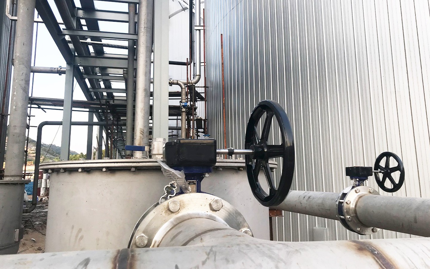 Sanitary Butterfly Valve with Pneumatic Actuator Food Industry صمام الفراشة الصحي مع مشغل هوائي لصناعة الأغذية