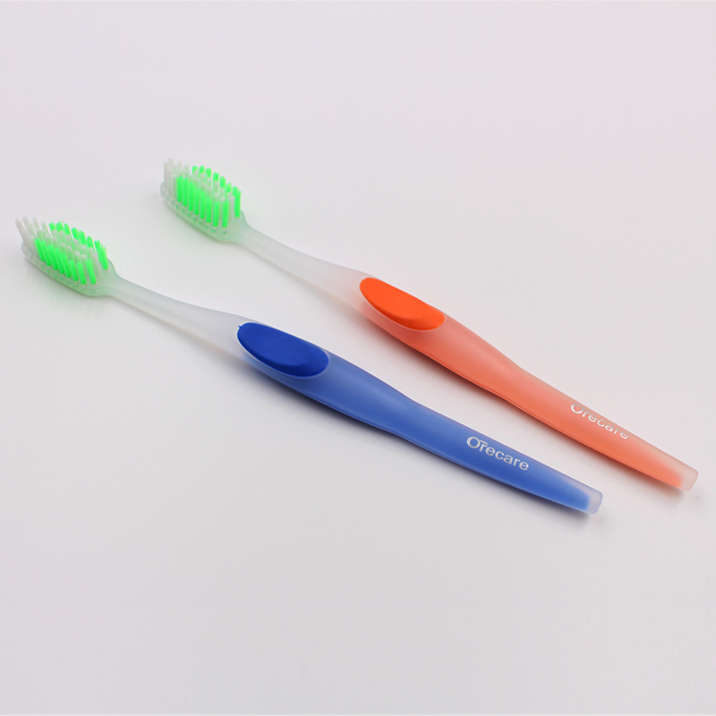 Cepillo de dientes para adultos con mango colorido mate