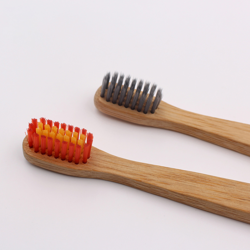 Cepillo de dientes de bambú con mango grueso