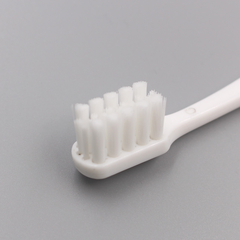 Cepillo de dientes de ortodoncia, cerdas en forma de U