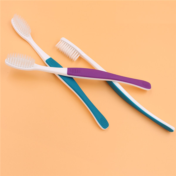 Cepillo de dientes con forma de mango especial