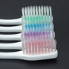 Brosse à dents quotidienne écologique simple avec deux poignées de couleur