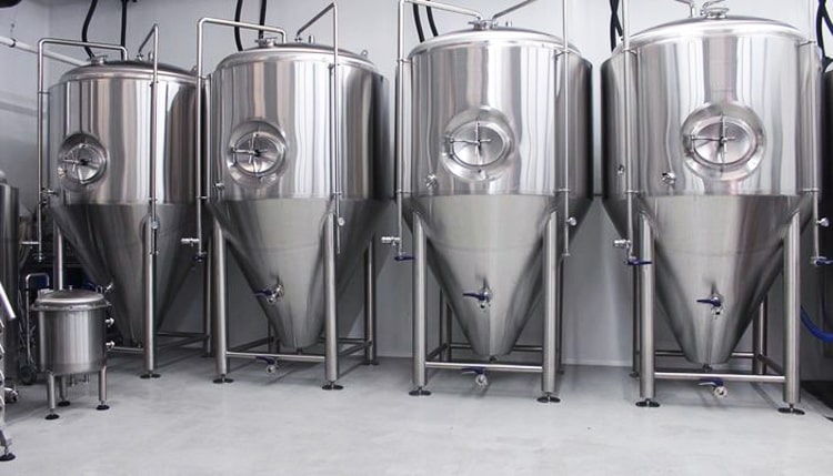 Vertical beer fermentation tank