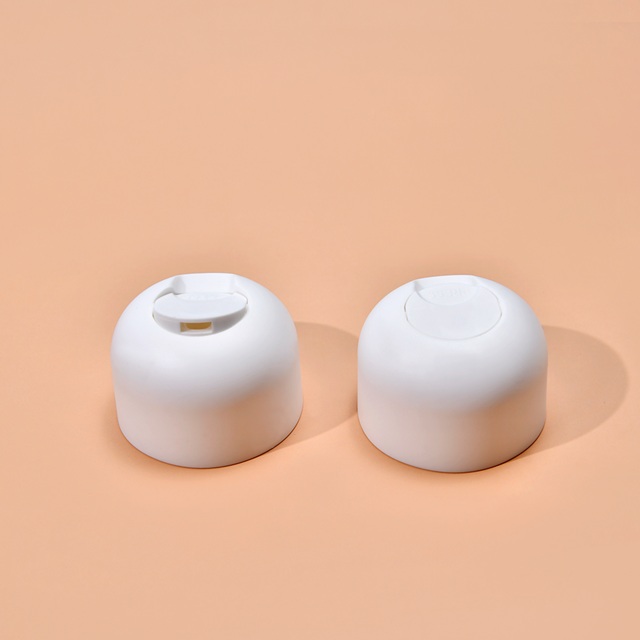 Empty Plastic Squeeze Bottles with Disc Lids Leere Quetschflaschen aus Kunststoff mit Scheibendeckel