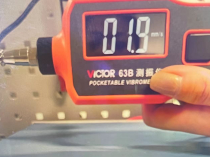 Vibration measurement testing for Deshengxin ultra-thin EFU — accelerometer and vibration analyzer measuring vibration levels at RMS <0.5 mm/s for semiconductor equipment integration and EUV lithography compatibility