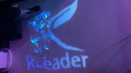 عرض فني رقمي على الأرض