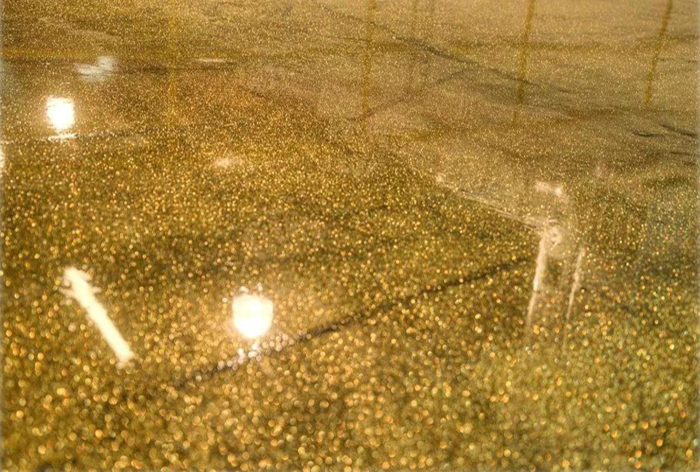 Samopoziomująca metaliczna farba epoksydowa do podł&oacute;g 