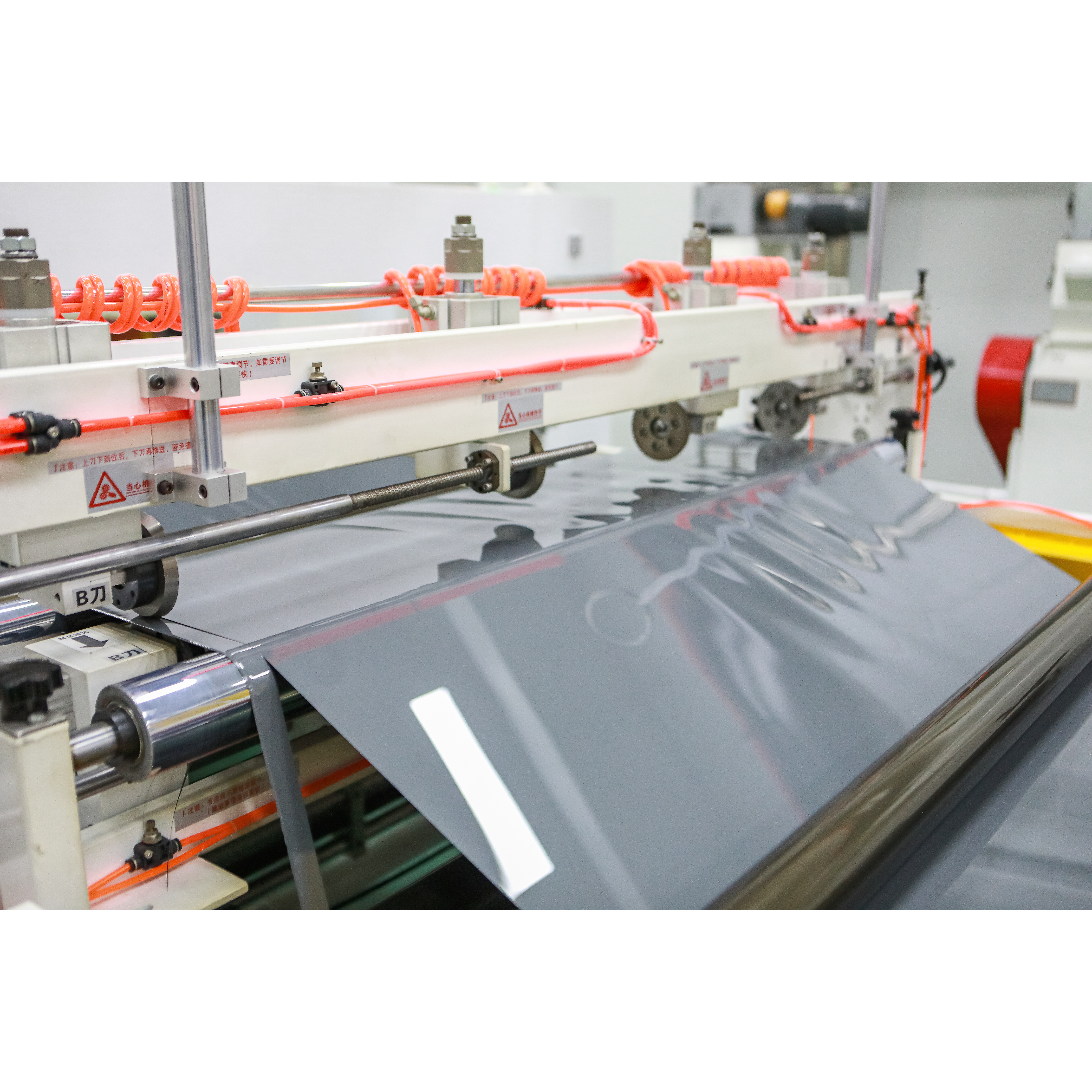 Producci&oacute; de pel&middot;l&iacute;cules PETG de gran brillantor per a laminaci&oacute; de taulers MDF