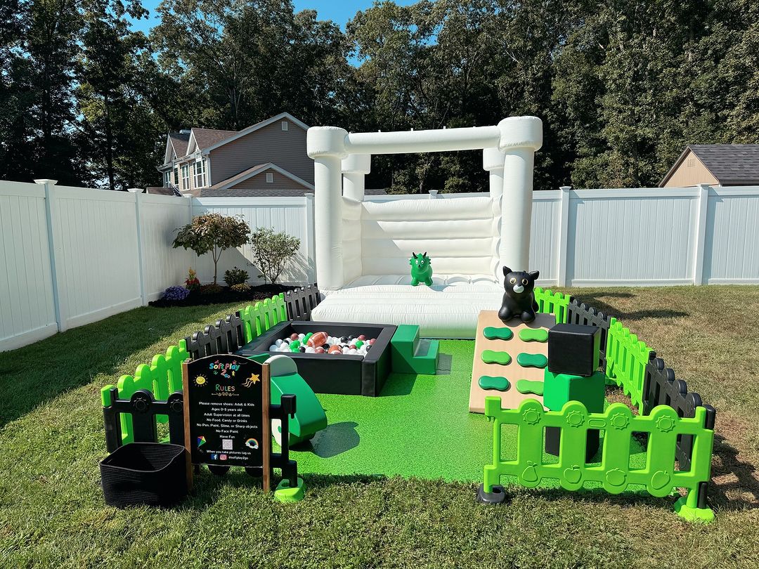 Area giochi morbida per bambini personalizzabile Parco giochi al coperto I bambini giocano con la casa di rimbalzo