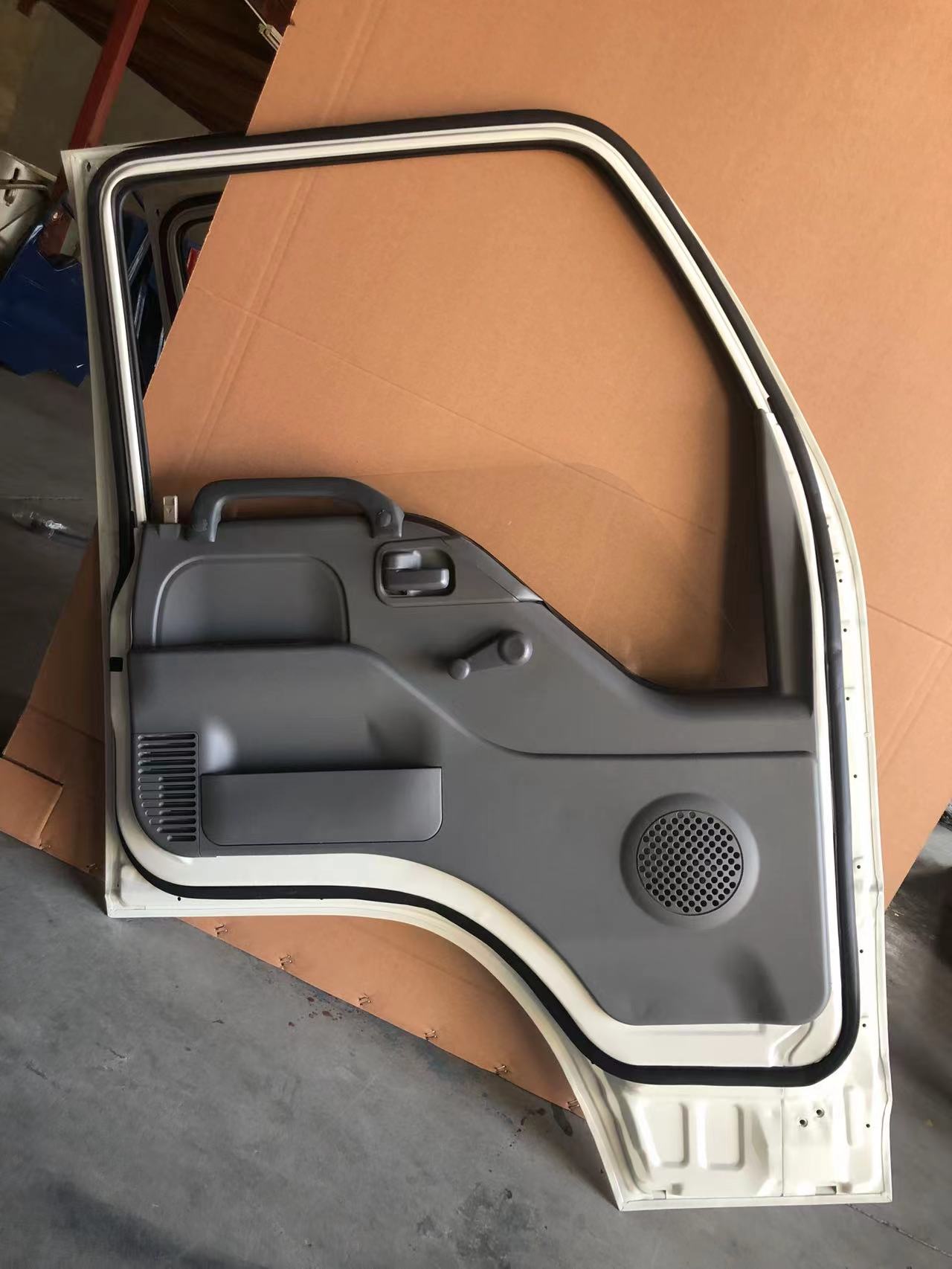 Puerta Isuzu 600P