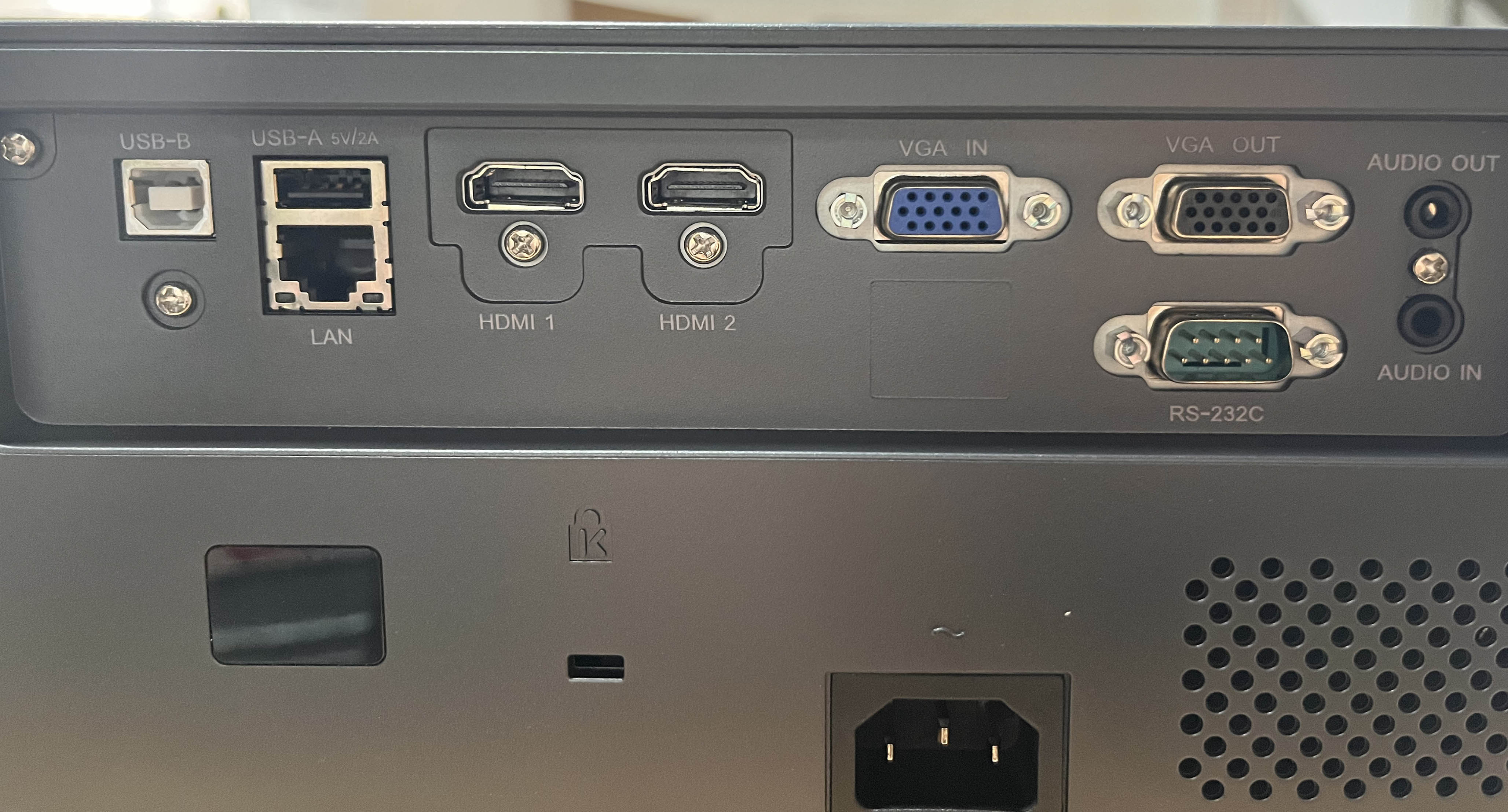 الجزء الخلفي من إسقاط الخرائط في الهواء الطلق