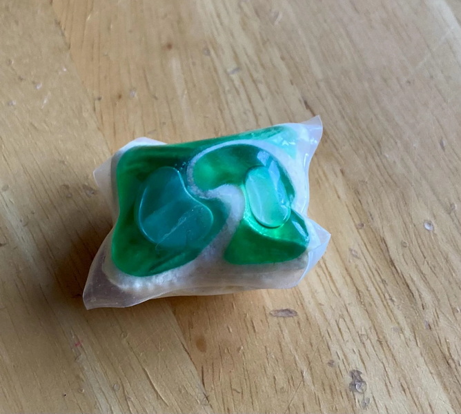 How To Tell Laundry Pods From Dishwasher Pods Sådan skelner du vasketøjsbælg fra opvaskemaskine