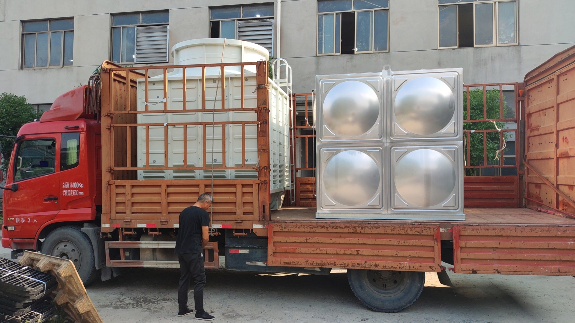 Ứng dụng th&aacute;p giải nhiệt d&ograve;ng chảy ngược vu&ocirc;ng 1