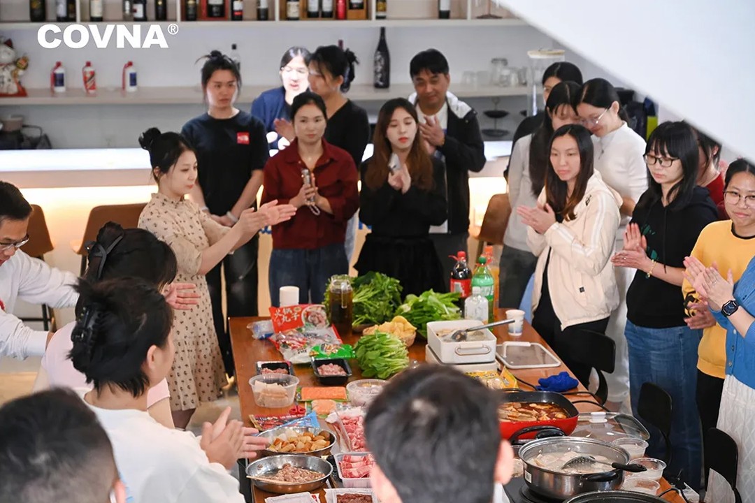 Winter Hotpot Adventures — COVNA’s Warm Secret Recipe การผจญภัยหม้อไฟฤดูหนาว — สูตรลับอันอบอุ่นของ COVNA