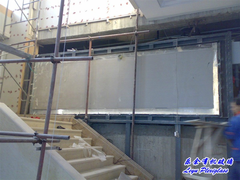 Depozita akrilike e peshkut me porosi - instalim