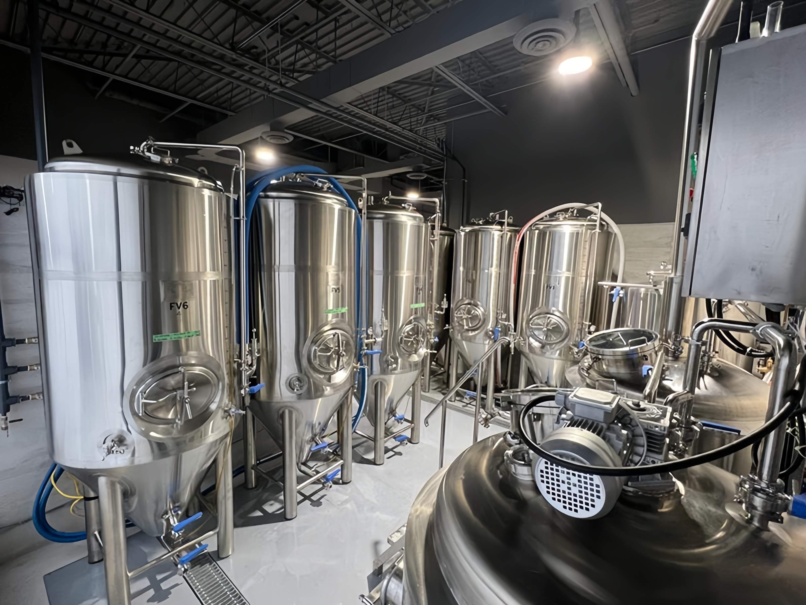 Pioneering in Paradise: A 1000L Turnkey Brewery for Indonesia's Craft Beer Scene স্বর্গে অগ্রগামী: ইন্দোনেশিয়ার ক্রাফ্ট বিয়ার দৃশ্যের জন্য একটি 1000L টার্নকি ব্রুয়ারি