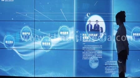 جدار إعلانات الجدول الزمني التفاعلي